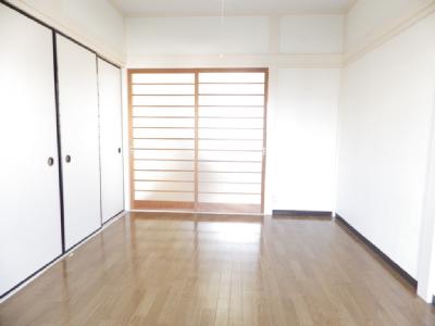 西ノ岡ハイツ リビング