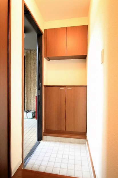 シャイニヒル B 玄関