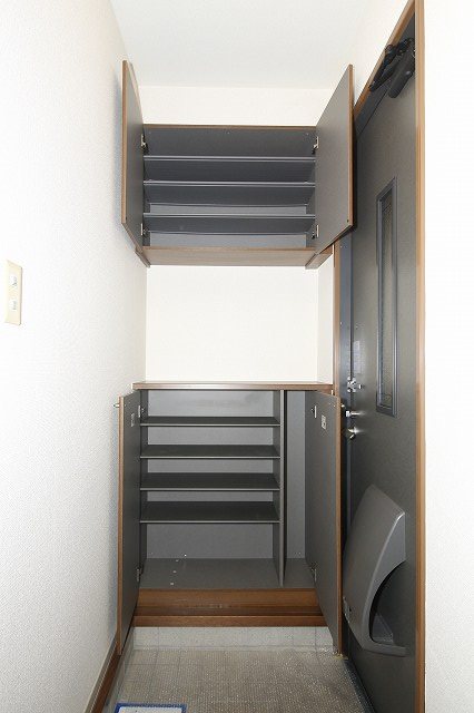 シャイニヒル B 玄関