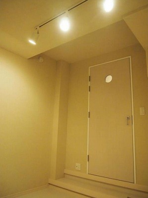 中野区弥生町2丁目楽器可(防音・ピアノ・弦管楽器・声楽)デザイナーズアパート 玄関