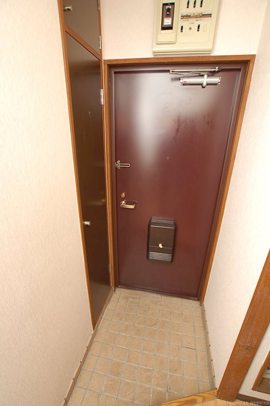 サンメイツカモシタ 玄関