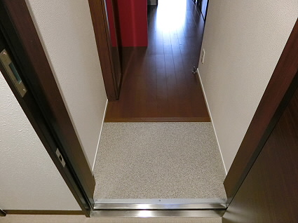 東京都三鷹市下連雀３丁目 玄関