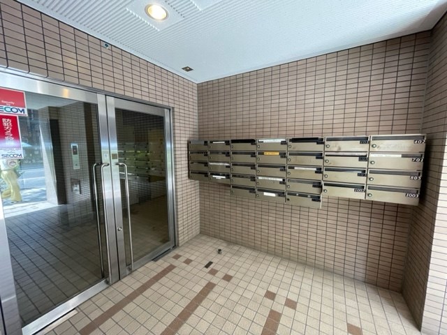 本町井出ビル エントランス