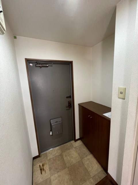 本町井出ビル 玄関