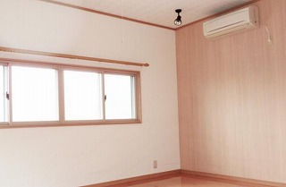 調布市若葉町2丁目楽器可（防音・ピアノ・弦管楽器・声楽・DTM）アパート リビング