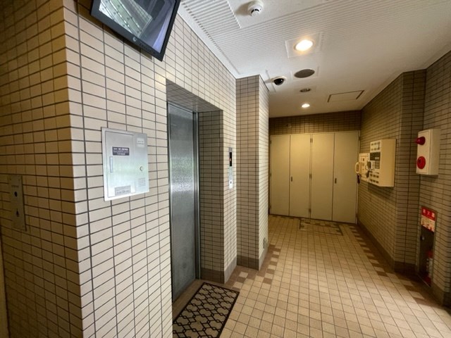 本町井出ビル ロビー