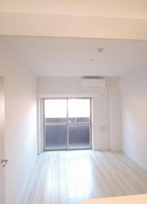 船橋市前原西2丁目楽器可(防音・弦楽器・声楽)マンション リビング
