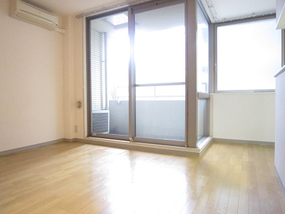 大阪府大阪市西区西本町２丁目 リビング