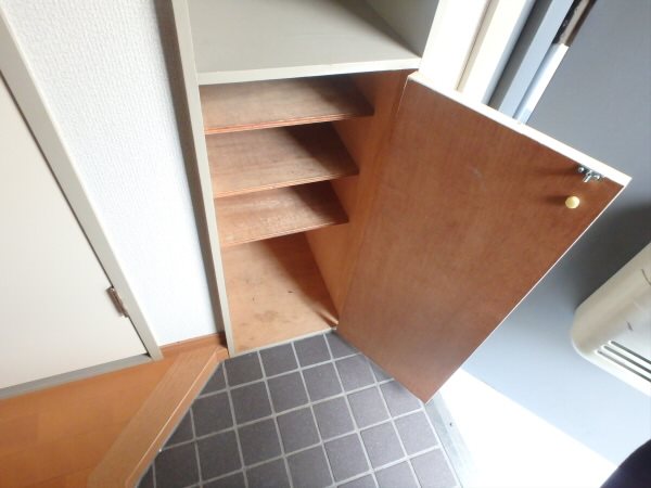 クレッセント柴崎 玄関