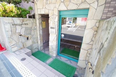 川崎市麻生区上麻生5丁目楽器可(防音・グランドピアノ・弦・管楽器・声楽)マンション エントランス