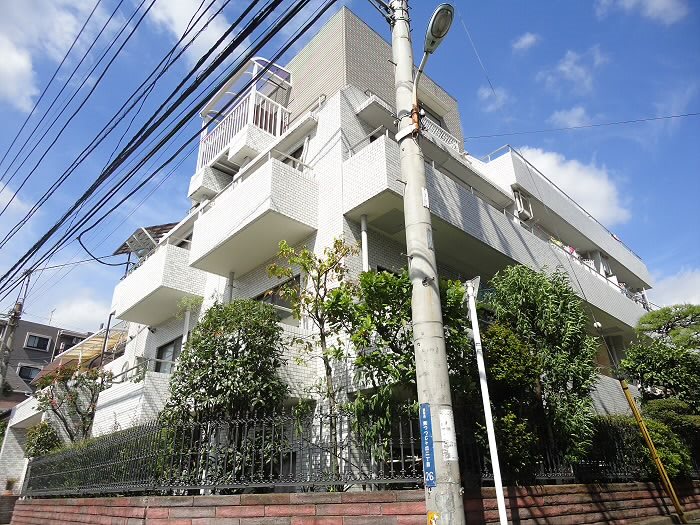 ファースト 外観