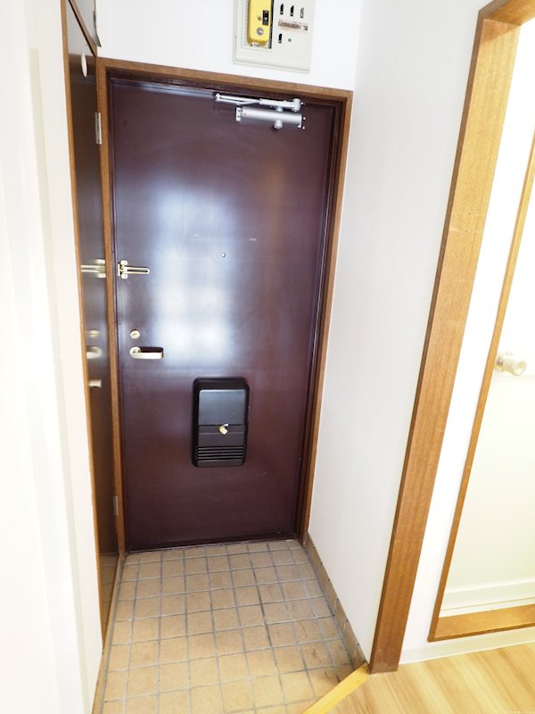 サンメイツカモシタ 玄関