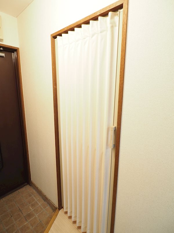 サンメイツカモシタ 玄関