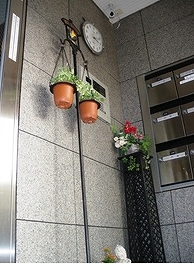 杉並区高円寺北2丁目楽器可（共用部防音室・ピアノ・管弦楽器・声楽その都度相談）マンション 玄関