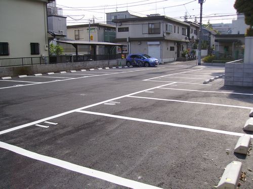 広々として駐車しやすい。
