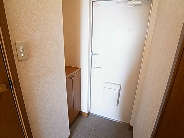 ハイツ・２１ 玄関