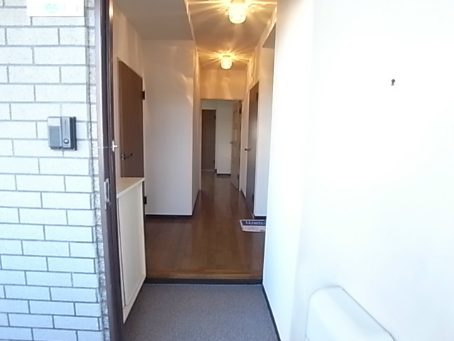 メゾンサンリバー 玄関