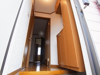 サニービレッジ１番館 玄関