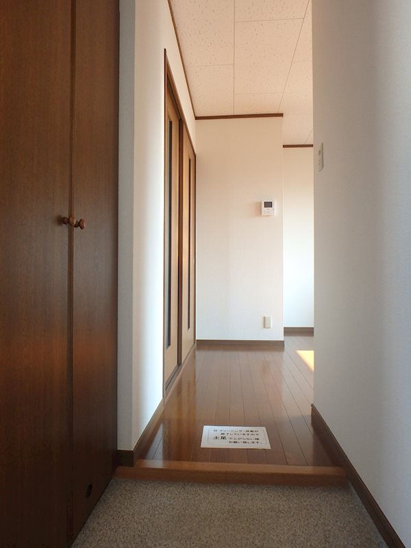 フューチャーサエキⅡ 玄関