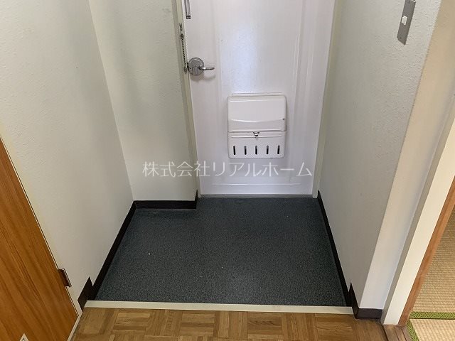 弥生マンション 玄関