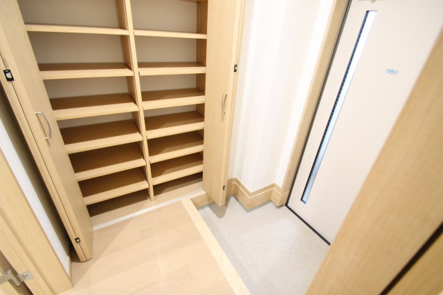 ヴィラ・エフ 玄関