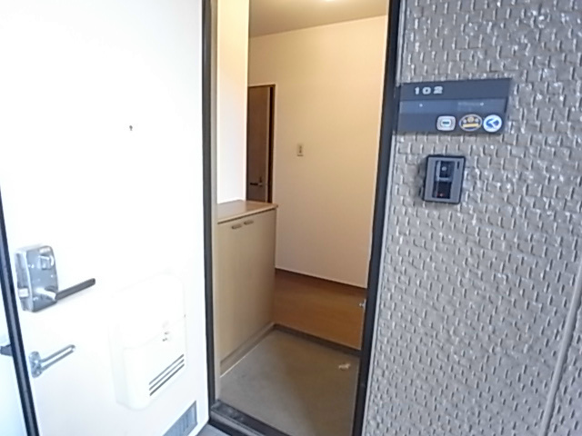 ハイカムールＮ 玄関