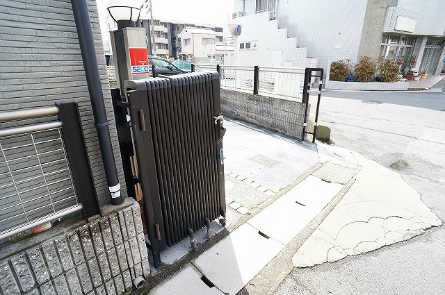 中久世町4丁目9-3貸家 駐車場