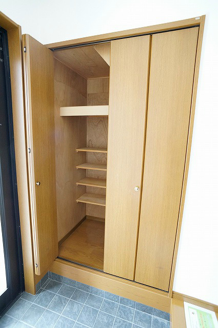 中久世町4丁目9-3貸家 収納