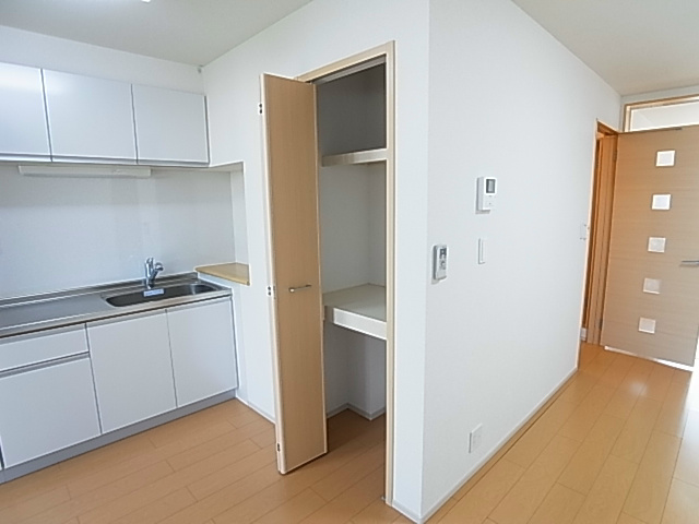 アン・ミケーリア その他8