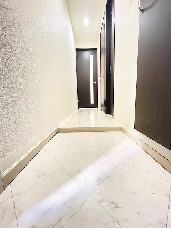 SWELL　COURT 玄関