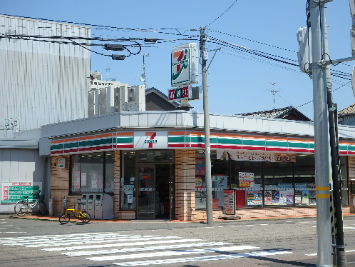ヴィアーレ学校町 コンビニ