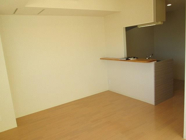 リバージュ弘明寺 リビング