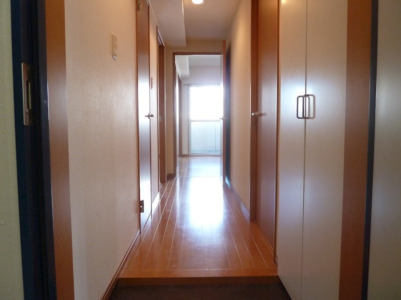 ROYALHOUSE猪ノ坂 玄関