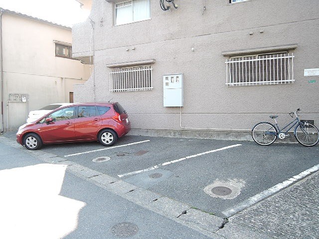第三白石ビル 駐車場