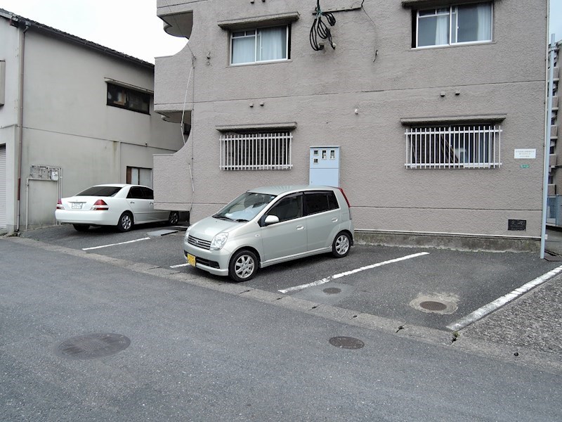 第三白石ビル 駐車場