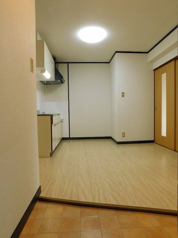 第三白石ビル 玄関