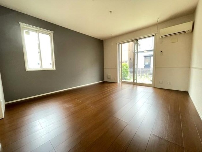 メゾン・ド・シャルール弐番館 リビング