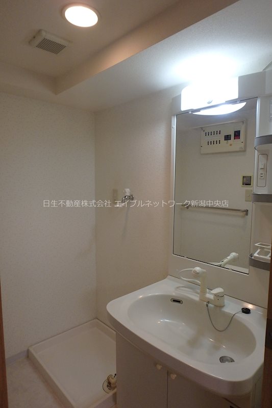 ヴィエンナーレ2000 洗面所