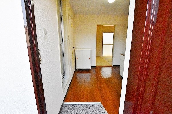 シャトレ東新町 玄関