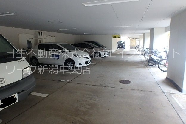 リバーサイド新潟 駐車場