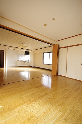 山内グリーンパレス三萩野　 リビング