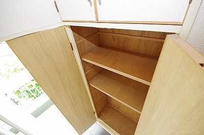 ゴールドハイツ湯川 玄関