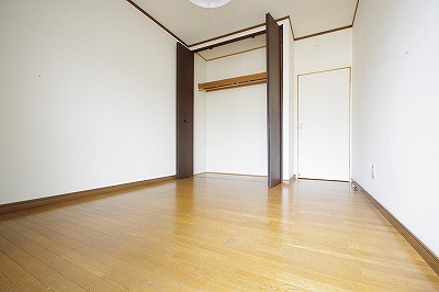 ゴールドハイツ湯川 ベッドルーム