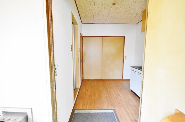 ヤングハイツ三郎丸 玄関