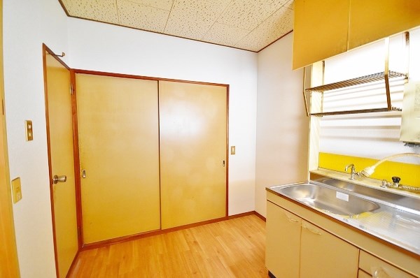 ヤングハイツ三郎丸 リビング