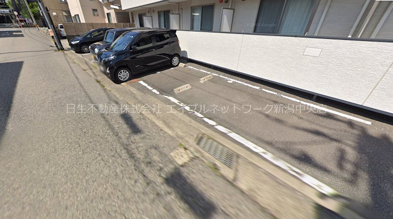 プレイス学校町 駐車場