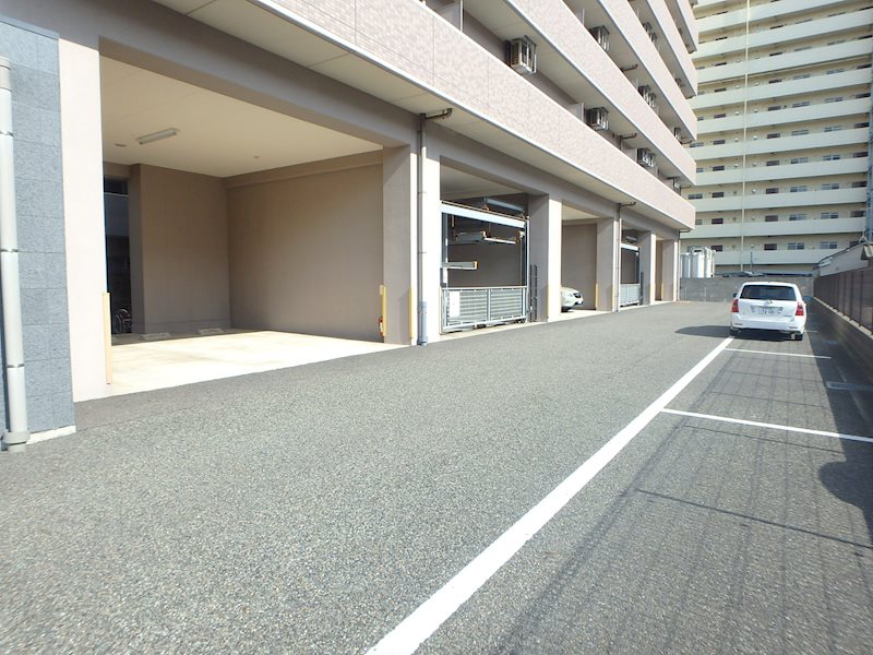 アルビーナ 駐車場
