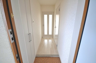 ウィングス砂津 玄関