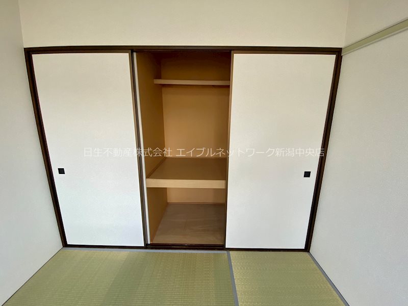パストラール近江C棟 収納