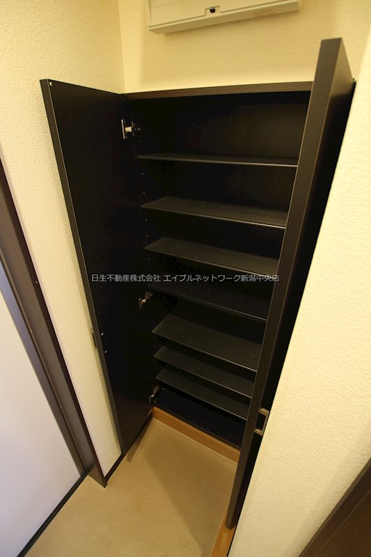 プレイス関新 収納